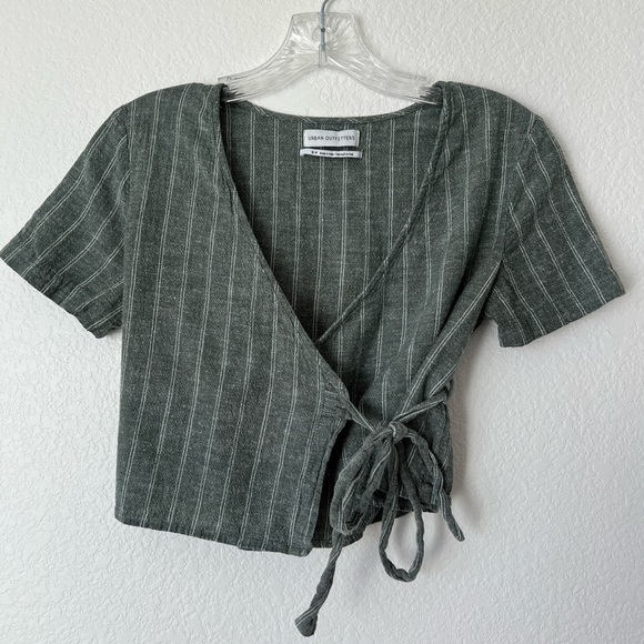 Urban Outfitters Short Sleeve Linen Blend Striped Crop Wrap Top Size Small - Picture 3 of 9